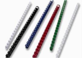 <b>Разъёмные скобы</b><br />
<br />
Наиболее простой способ. Бумага перфорируется под скобы. После этого продевается бумага. Скобы крепятся на планшетке, которая станет обложкой документа. Большим плюсом метода стало то, что можно в любой момент снять испорченные и прикрепить новую бумагу.