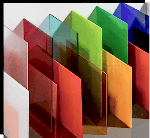 На оргстекле