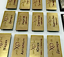 Значки и бейджи для сотрудников торговых залов и представителей сферы услуг